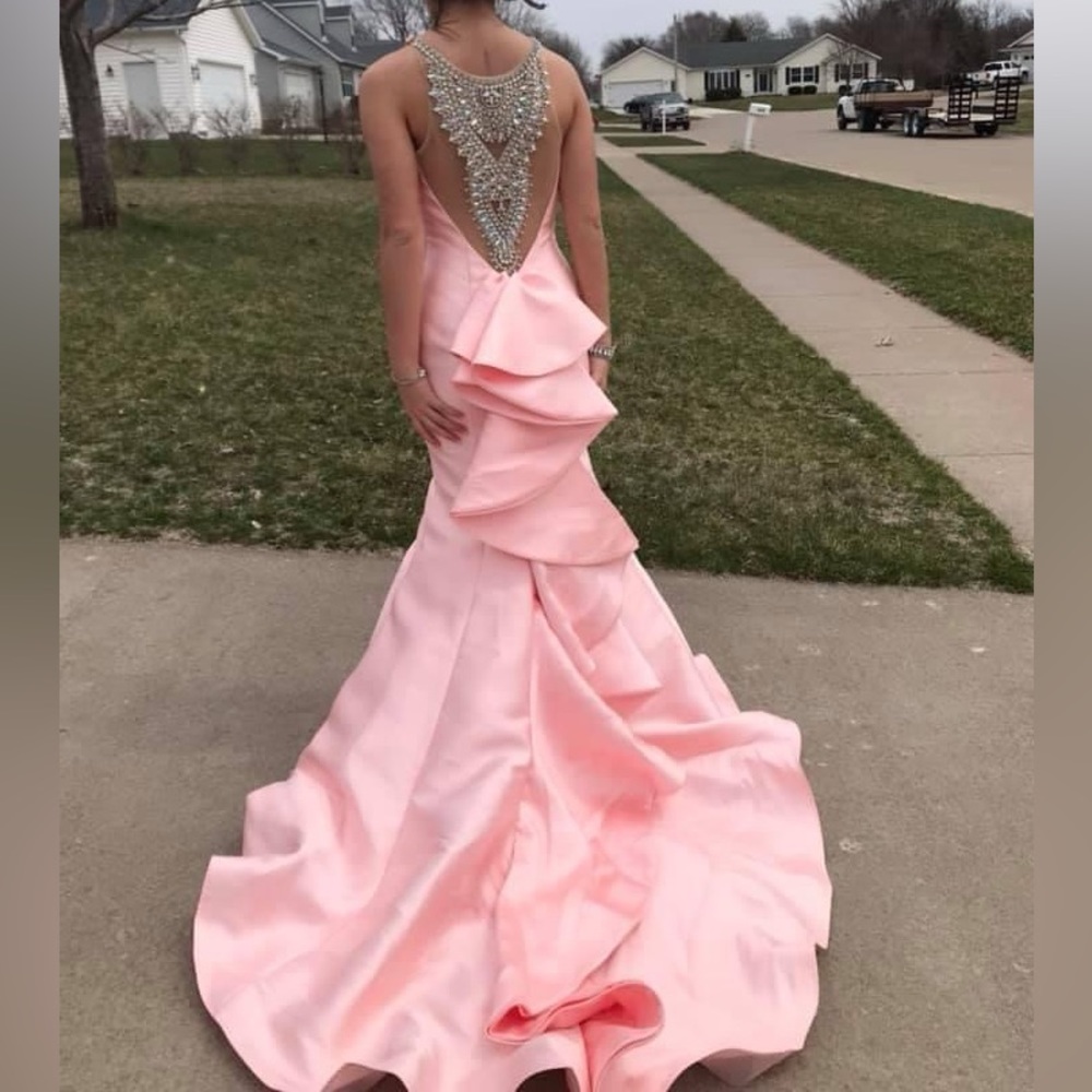 Baby Pink prom dress, size 4- fits like a 2/4